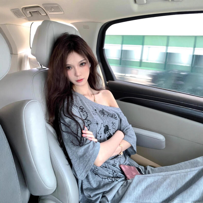 Off Shoulder Blouse - Blus Pelindung Sinar Matahari Hello Kitty